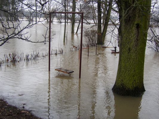 Povodeň na Labi u obce Borek, březen 2006
Tady teď vládne řeka
Keywords: povodeň Borek