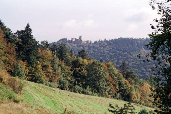 Bardejov, 2.10.2004
Pohled z Ostré Hôrky na hrad Zborov.
Keywords: Bardejov hrad Zborov