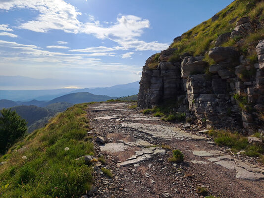 Ukbibaj, 28.6.2024
Cesta přes nekonečné pastviny na svazích hory Maja Cukalit.
Keywords: Shkodër Cukal Highlands