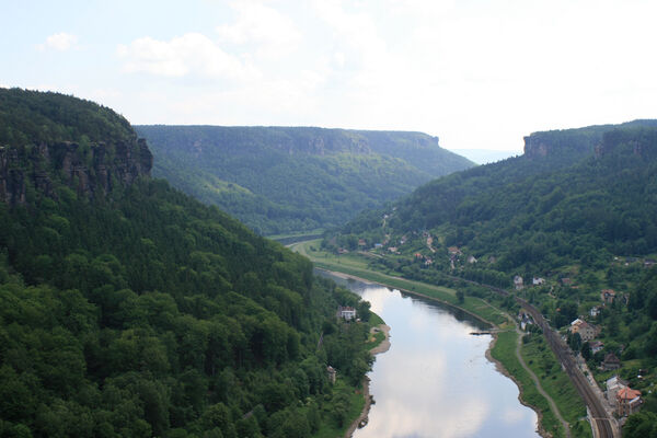 Děčín, Dolní Žleb, 24.5.2007
Kaňon Labe u Dolního Žlebu. 
Keywords: Děčín Dolní Žleb Kaňon Labe Sericus subaeneus