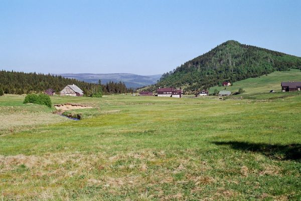 Jizerské hory, Jizerka, 29.5.2003
Pohled z Jizerky na vrch Bukovec.
Klíčová slova: Jizerské hory Jizerka Bukovec
