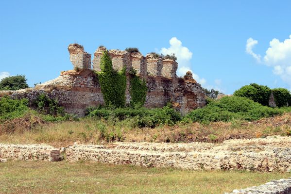 Nikopolis
Ruiny Augustusova "Města Vítězství"...
Mots-clés: Preveza Nikopolis
