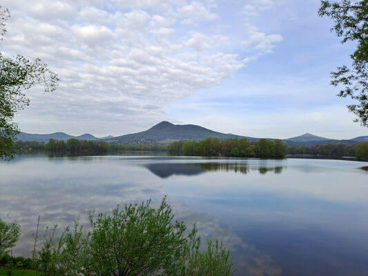 Píšťany, 12.4.2024
Žernosecké jezero a Lovoš.
Klíčová slova: Píšťany Žernosecké jezero Lovoš