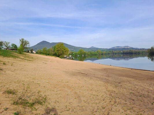 Píšťany, 12.4.2024
Žernosecké jezero - pláž kempu Píšťany.
Klíčová slova: Píšťany Žernosecké jezero kemp Píšťany