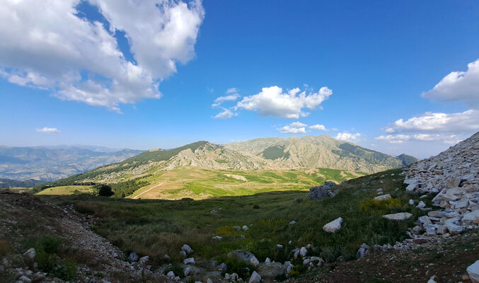 Mount Tomorr, 29.6.2024
Pohled z Tomoru na jihovýchod na Maja e Kulmakut (2174).
Klíčová slova: Albania Berat Mount Tomorr