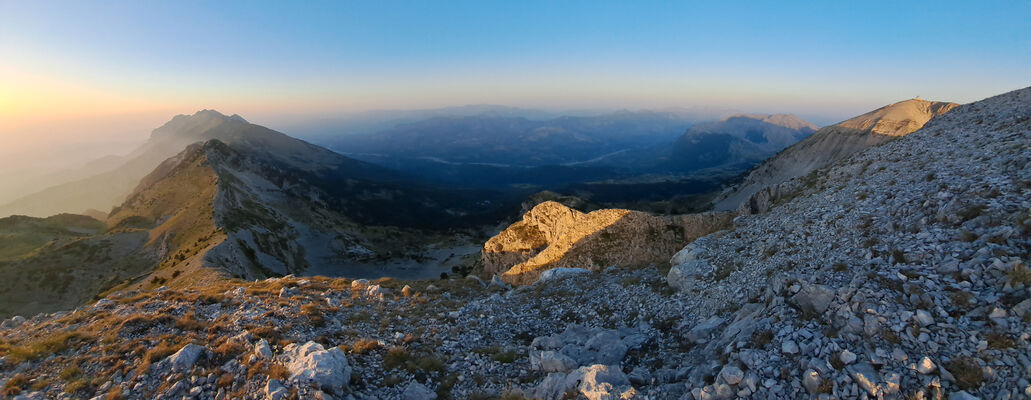 Mount Tomorr, 29.6.2024
Hlavní vrchol pohoří Maja e Partizanit (2416 m) z Maja e Tomorit.
Klíčová slova: Albania Berat Mount Tomorr