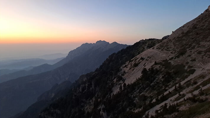 Mount Tomorr, 29.6.2024
Hlavní vrchol pohoří Maja e Partizanit (2416 m) z Maja e Tomorit.
Klíčová slova: Albania Berat Mount Tomorr