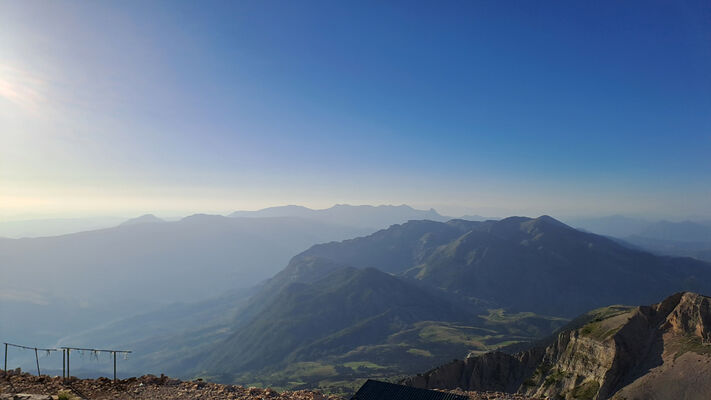 Mount Tomorr, 30.6.2024
Pohled z Tomorru na jihovýchod. Maja e Kulmakut a řecký Pindos.
Klíčová slova: Albania Berat Mount Tomorr