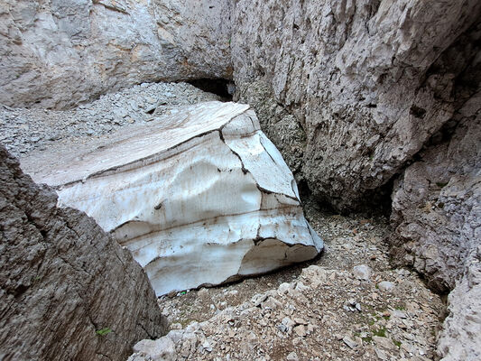 Mount Tomorr, 30.6.2024
Propast na západním svahu mezi Tomorrem a Maja e Tomorit.
Klíčová slova: Albania Berat Mount Tomorr